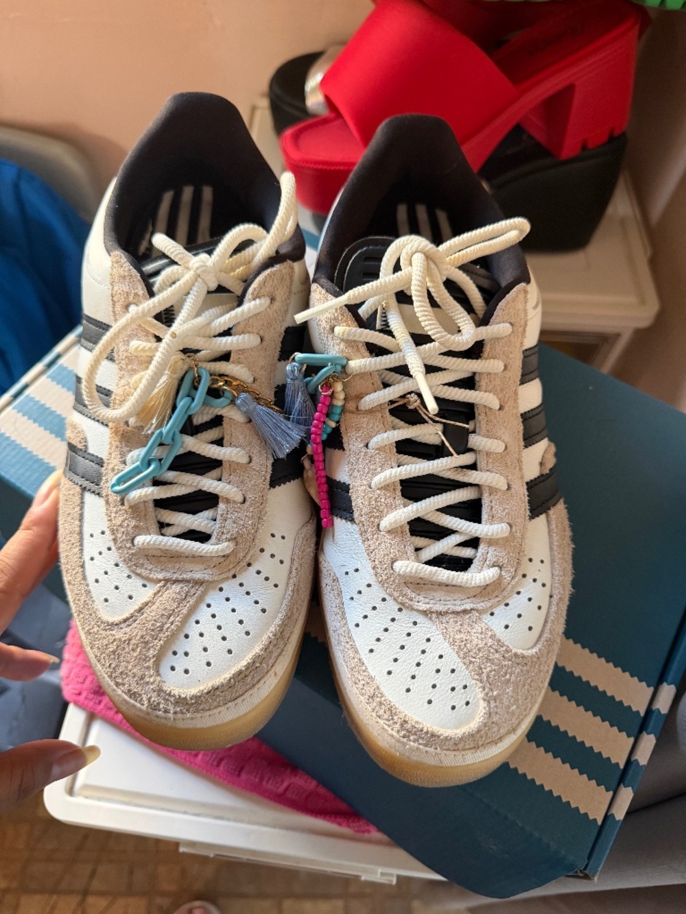 BAD BUNNY GAZELLE INDOOR